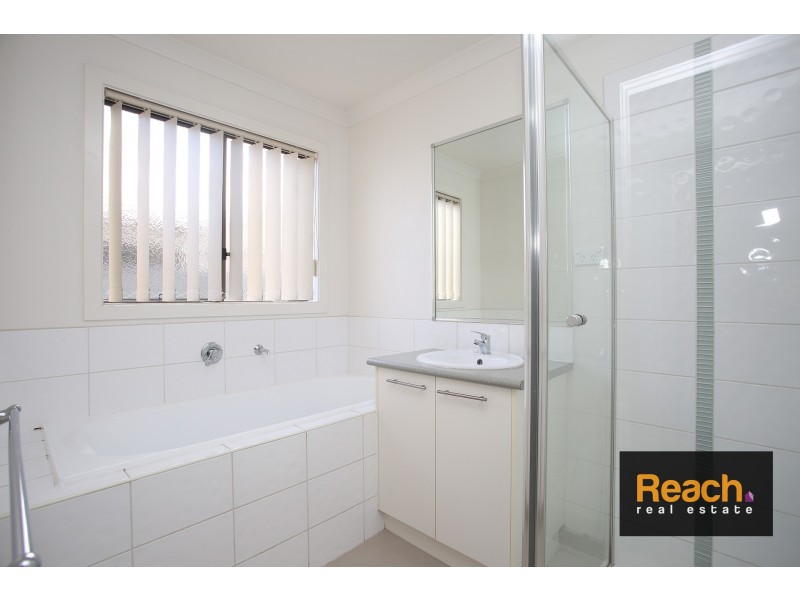 11 Foxhound Grove, Cranbourne East VIC 3977