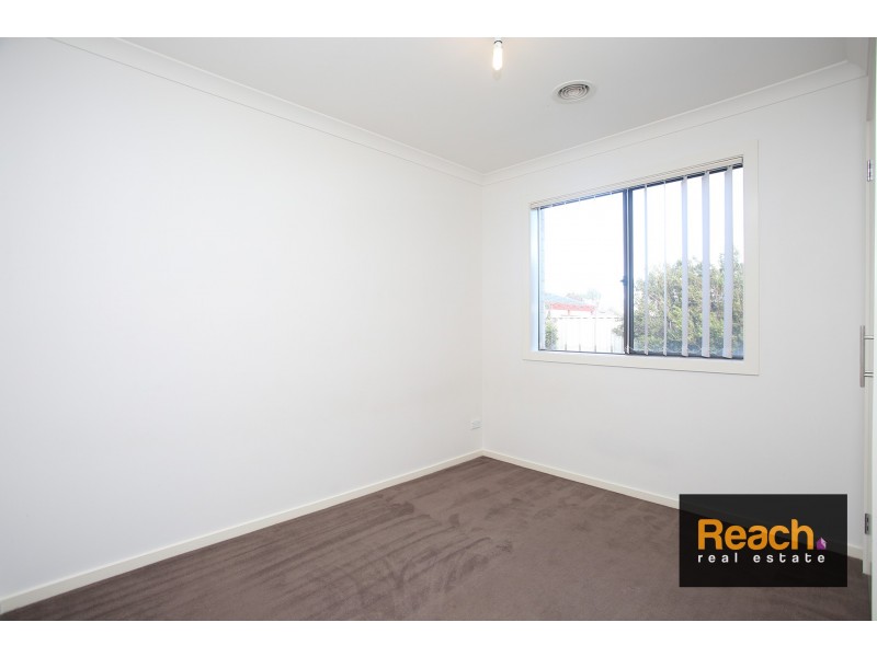 11 Foxhound Grove, Cranbourne East VIC 3977