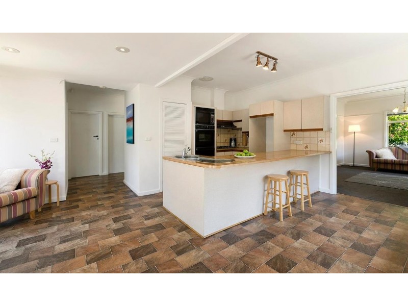 24 Jordan Grove, Glen Waverley VIC 3150