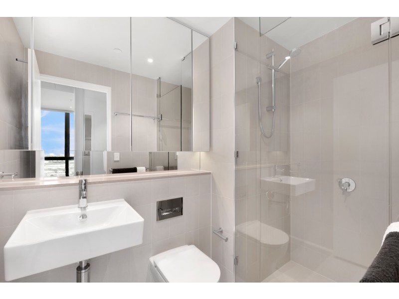 2203B/889-897 COLLINS STREET, Docklands VIC 3008