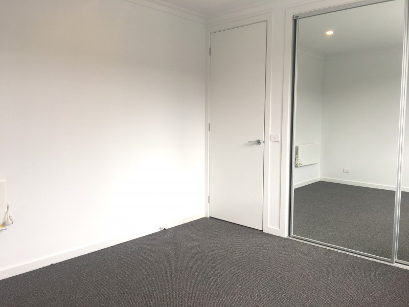 9 Celeste Walk, Clayton South VIC 3169