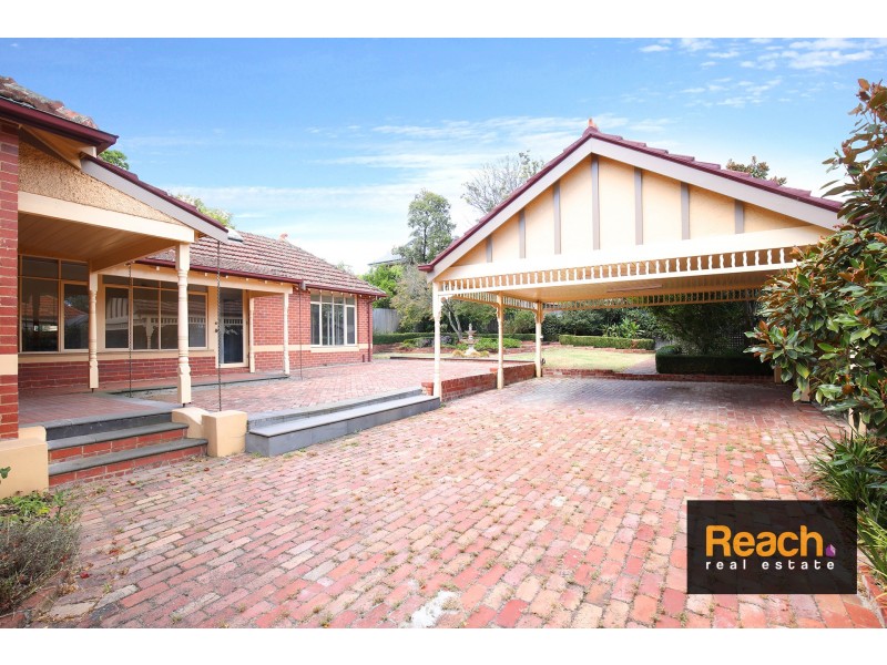 12 Avenue Athol, Canterbury VIC 3126