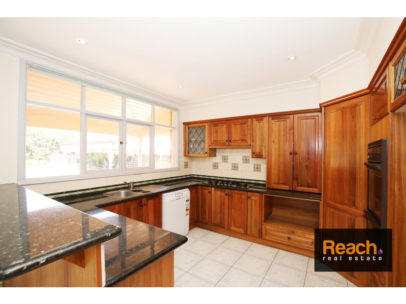 12 Avenue Athol, Canterbury VIC 3126