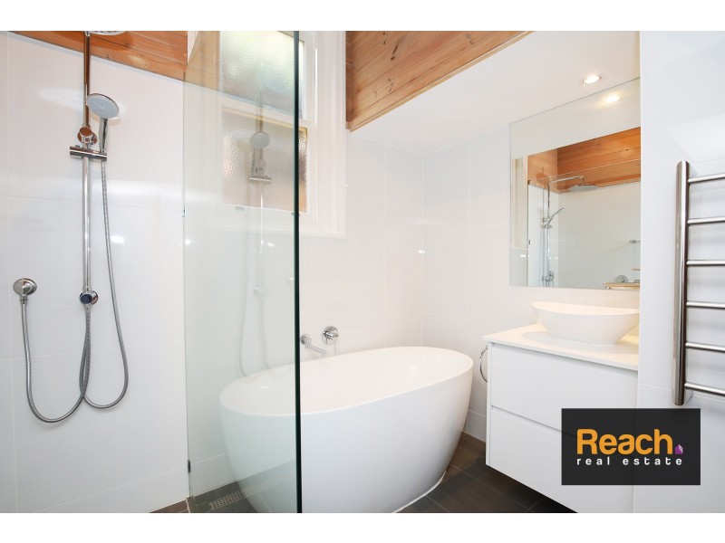 12 Avenue Athol, Canterbury VIC 3126