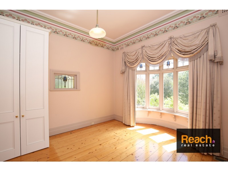 12 Avenue Athol, Canterbury VIC 3126