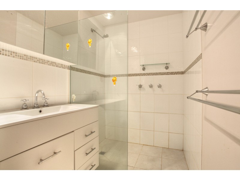 2/8 John Street, Balwyn VIC 3103