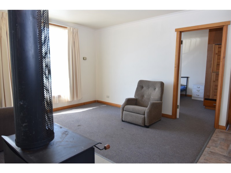 35-35A Counsel Street, Zeehan TAS 7469