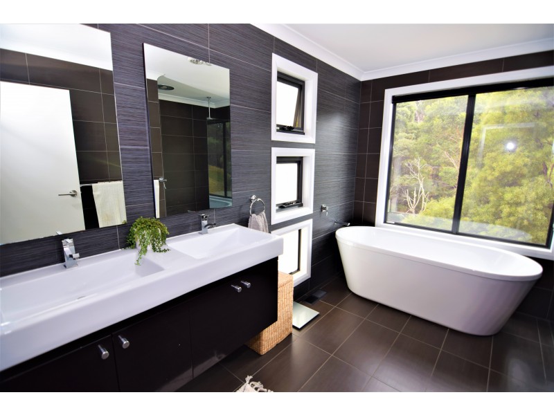 27 Dowling Drive, Romaine TAS 7320