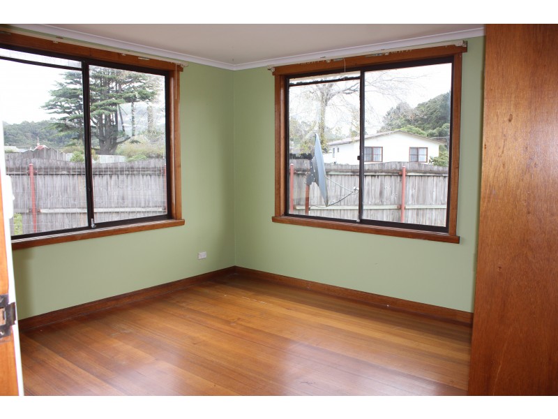 17 Shield Street, Zeehan TAS 7469