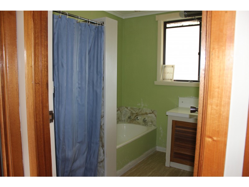 17 Shield Street, Zeehan TAS 7469