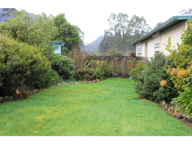 9 Bluff Street, Tullah TAS 7321