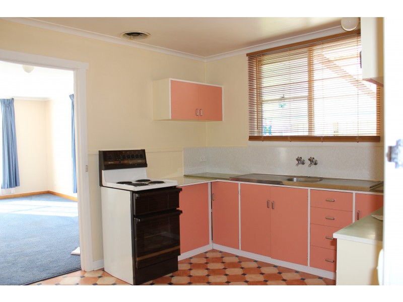 11 Fowell Street, Zeehan TAS 7469