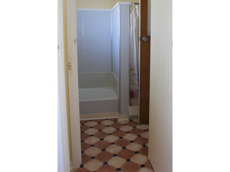 11 Fowell Street, Zeehan TAS 7469