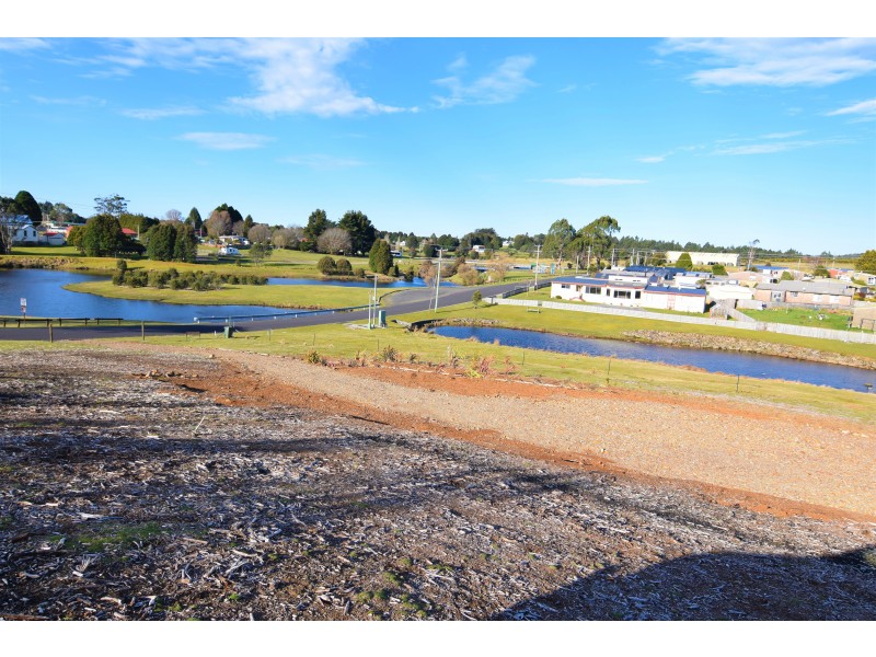 16 English Street, Waratah TAS 7321
