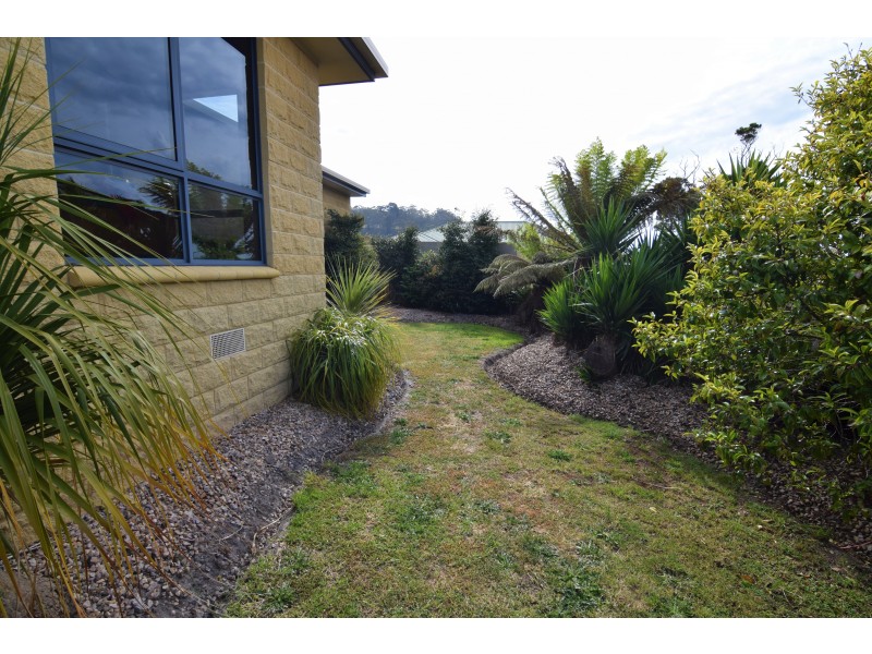 17 Seabreeze Avenue, Sulphur Creek TAS 7316