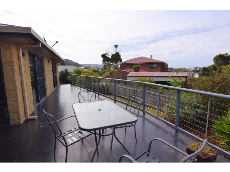 17 Seabreeze Avenue, Sulphur Creek TAS 7316