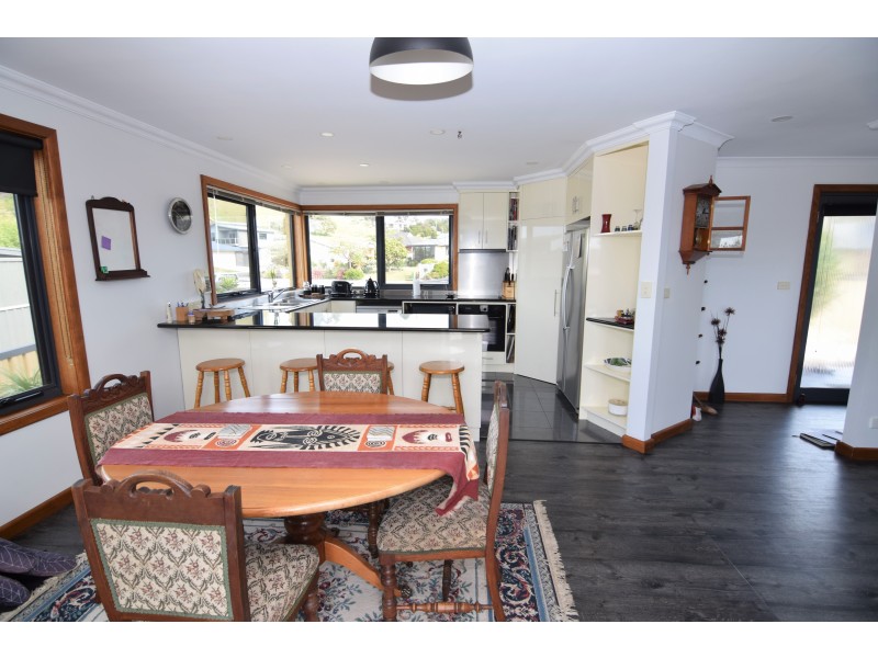 17 Seabreeze Avenue, Sulphur Creek TAS 7316