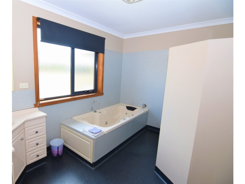 17 Seabreeze Avenue, Sulphur Creek TAS 7316
