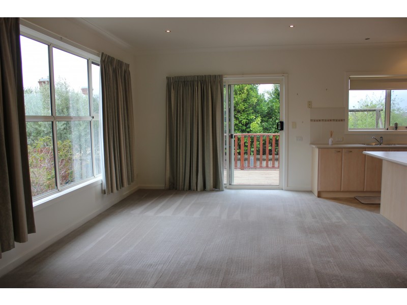 2/24a Athol Street, Somerset TAS 7322