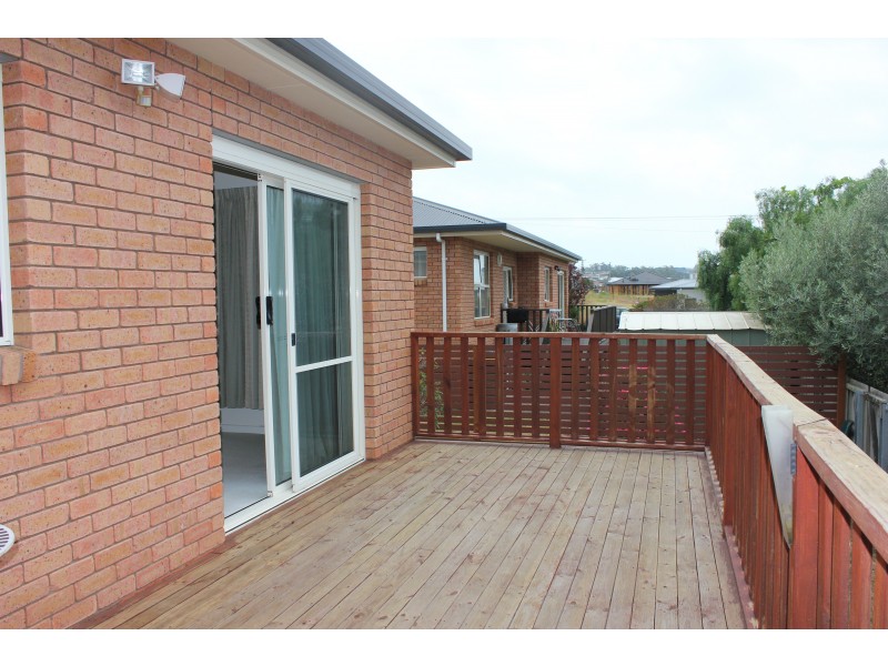 2/24a Athol Street, Somerset TAS 7322