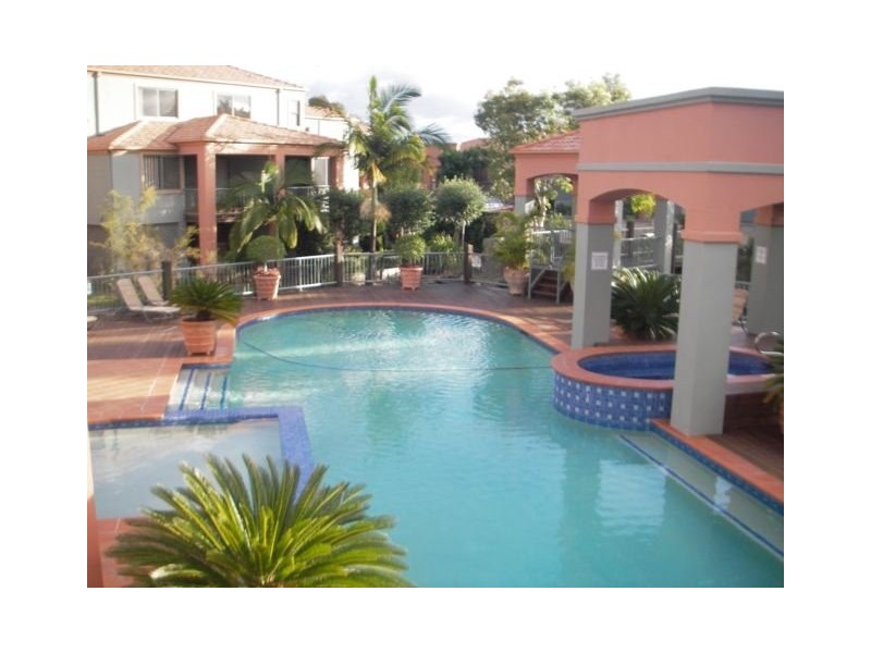 20 fairway dr, Clear Island Waters QLD 4226
