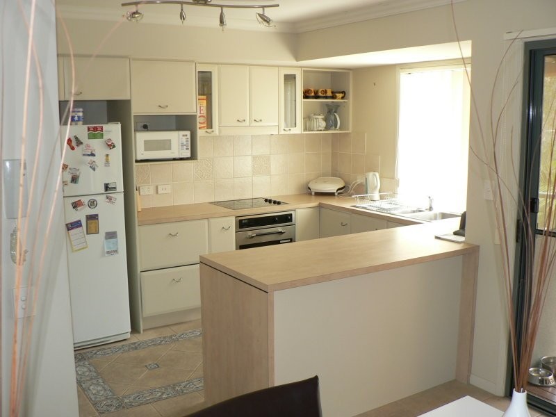 20 fairway dr, Clear Island Waters QLD 4226