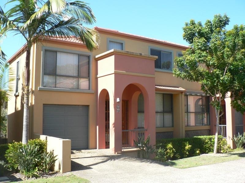 20 fairway dr, Clear Island Waters QLD 4226
