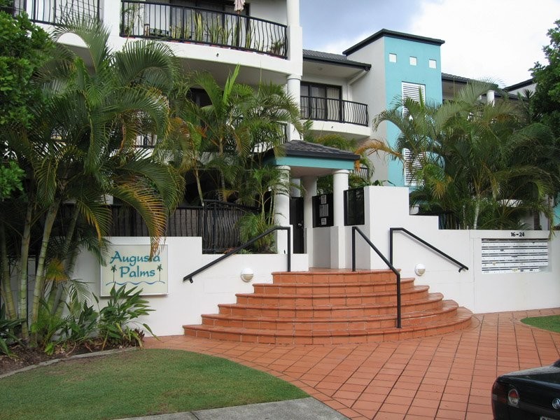 16-24 Purli Street, Chevron Island QLD 4217