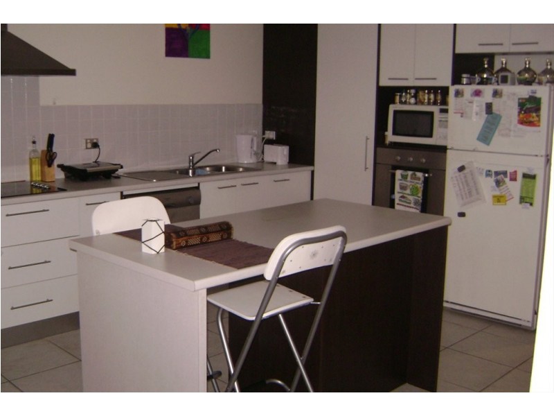 14 Illawong Street, Chevron Island QLD 4217