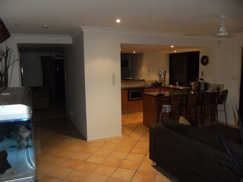 4/10 Cantala Ave, Miami QLD 4220
