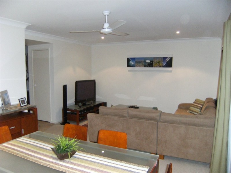 4/10 Cantala Ave, Miami QLD 4220