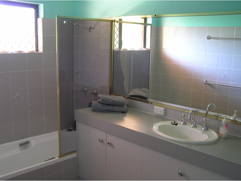 4 Arran Close, Edge Hill QLD 4870
