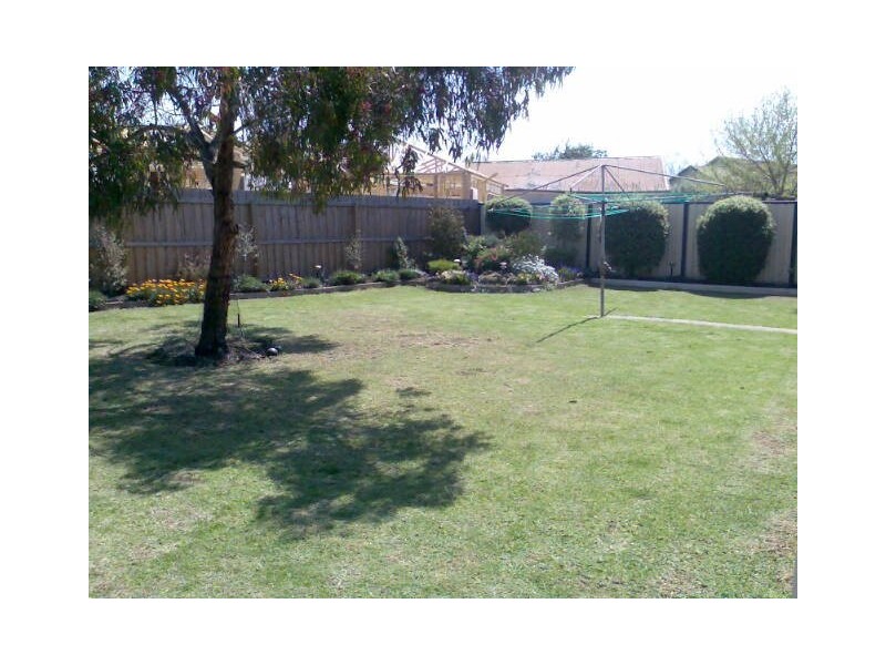 4 Carol Court, Newcomb VIC 3219