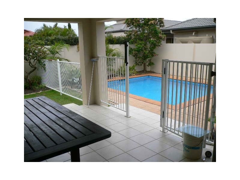 2035 Carlton Drive, Hope Island QLD 4212