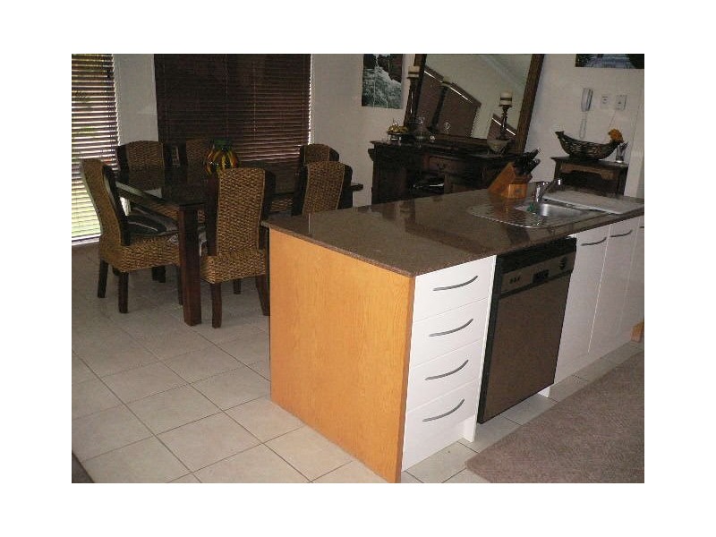 2035 Carlton Drive, Hope Island QLD 4212