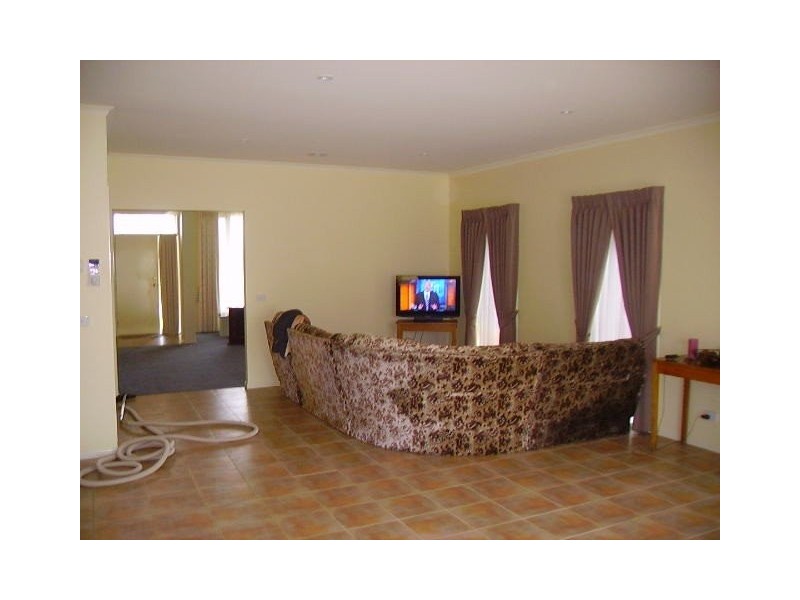 18 GABRIEL TERRACE, South Morang VIC 3752