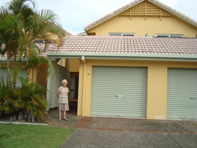 215 COTTESLOE DR, Mermaid Waters QLD 4218