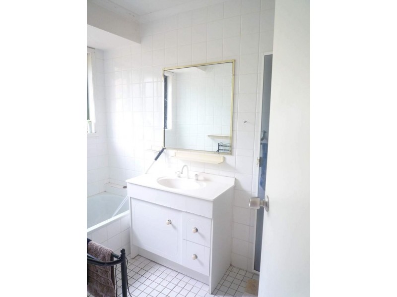 Olsen ave, Arundel QLD 4214