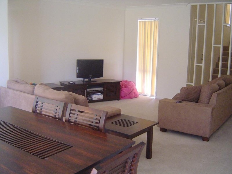 1 Belongil St, Pacific Pines QLD 4211