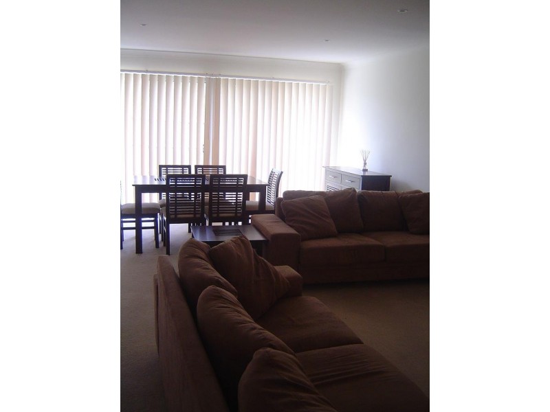 1 Belongil St, Pacific Pines QLD 4211