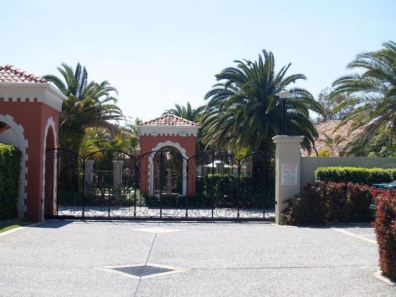 7 Elliott street, Surfers Paradise QLD 4217