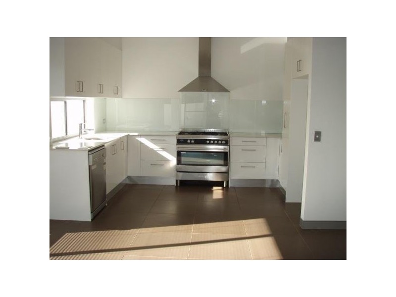 33 Chester Terrace, Southport QLD 4215