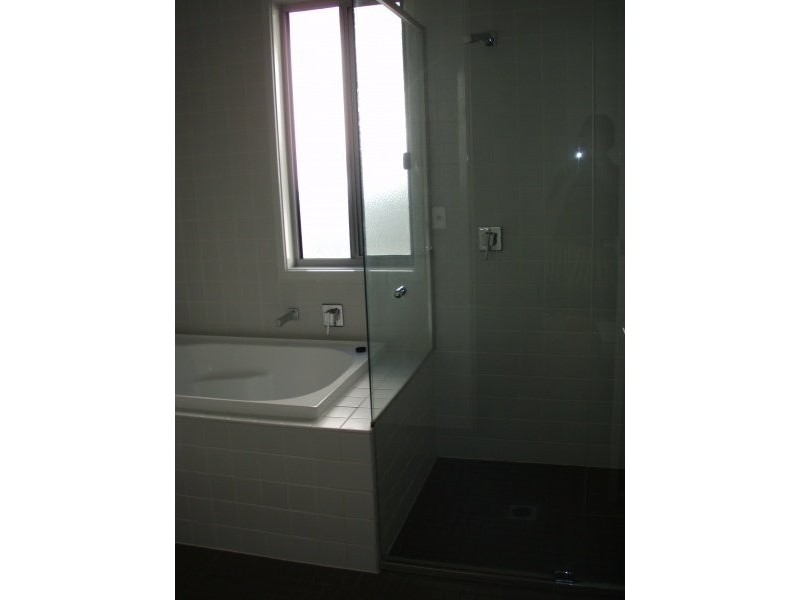 33 Chester Terrace, Southport QLD 4215