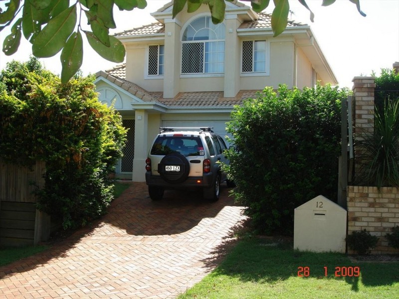 12  Crescent, Carindale QLD 4152