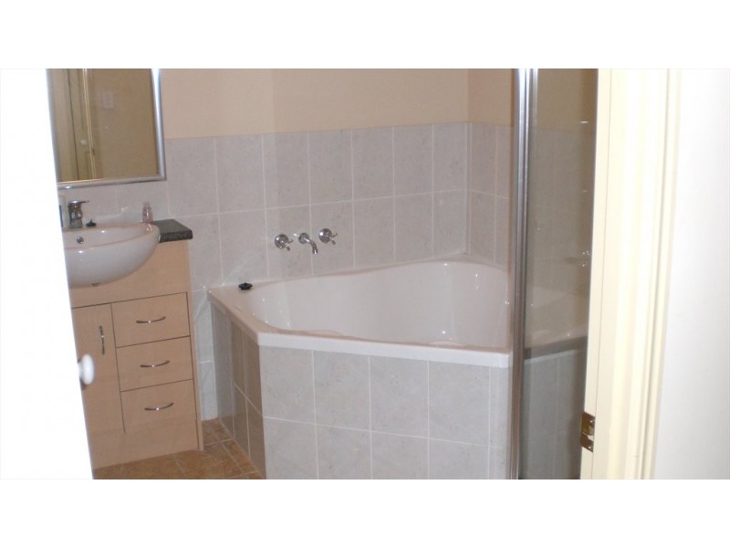 25 Chester Terrace, Southport QLD 4215