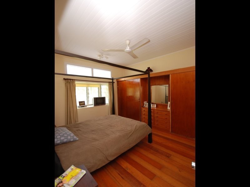 hayward, Mooroobool QLD 4870