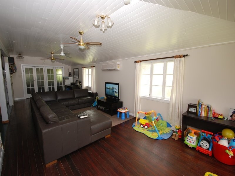 hayward, Mooroobool QLD 4870