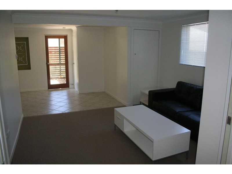 Darling Cres, Molendinar QLD 4214