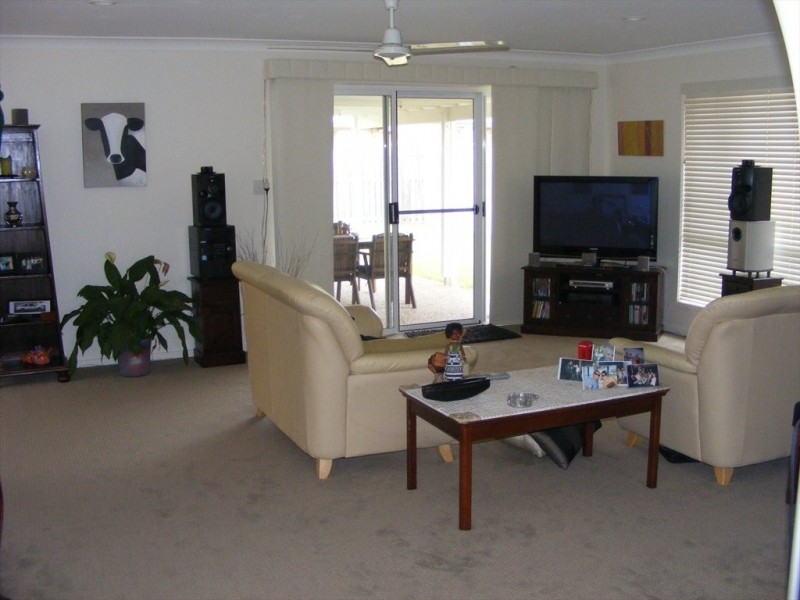 18 Nuthatch Street, Burleigh Waters QLD 4220