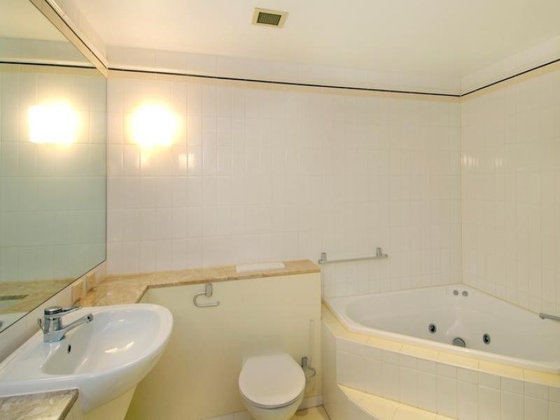 76 Chichester Drive, Arundel QLD 4214